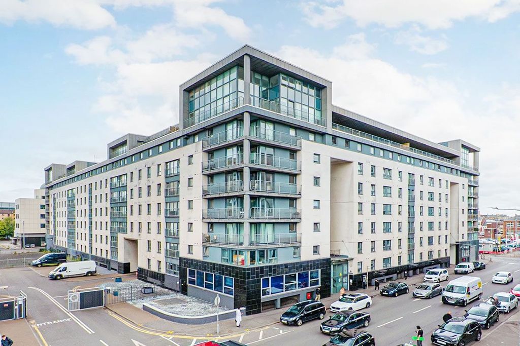 Property photo 1 of 9