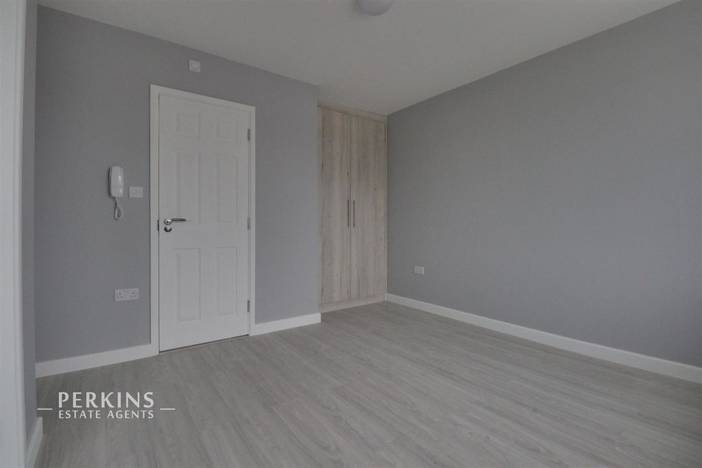 Property photo 1 of 3 L.Jpg