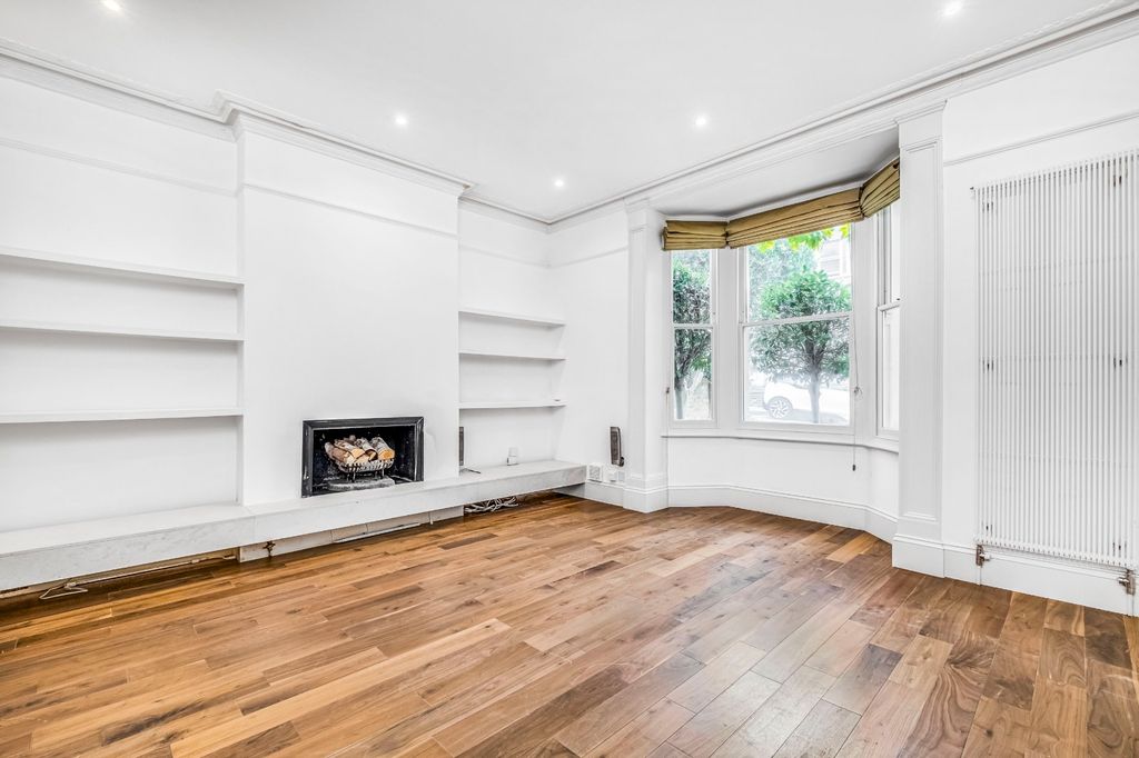 Property photo 3 of 28 Reception