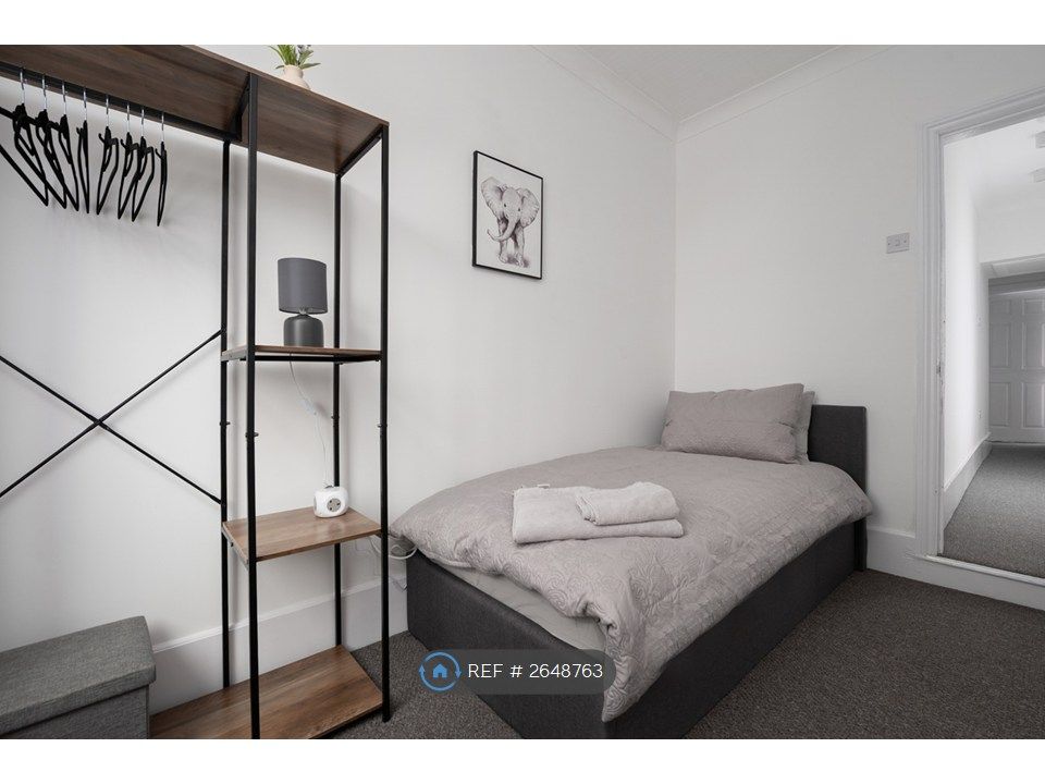 Property photo 2 of 34