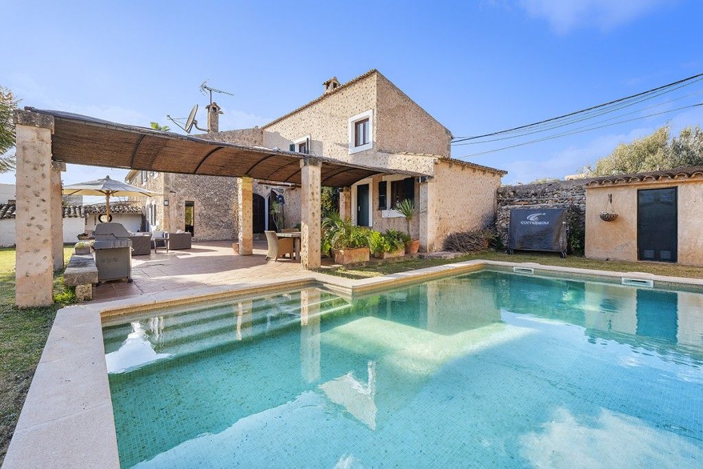 Property photo 2 of 20 Exterior And Pool (2)