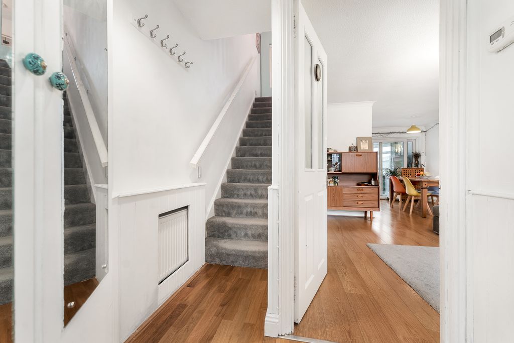 Property photo 2 of 18 24 Resbury Clsawston (9).Jpg