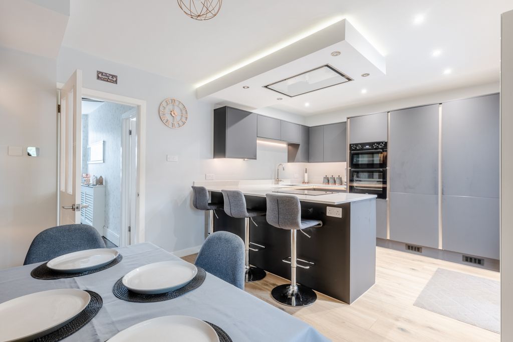 Property photo 1 of 24 A7409100-Hdr-16