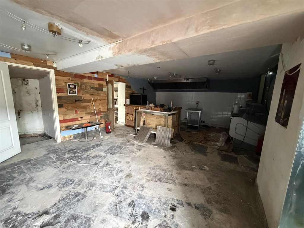 Property photo 3 of 12 Photo 2