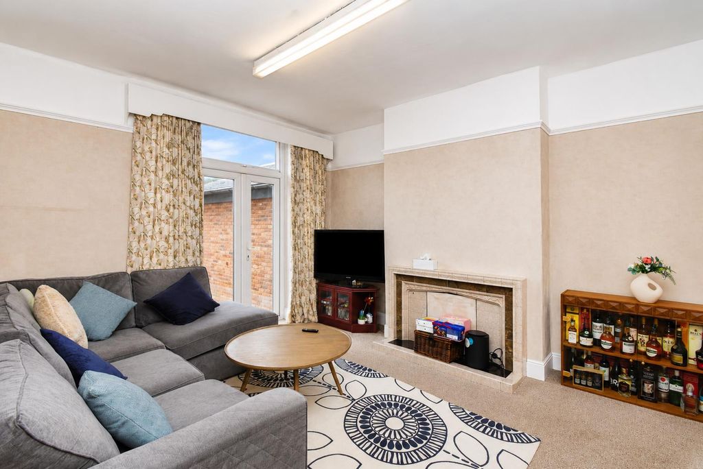 Property photo 2 of 14 Sitting Room