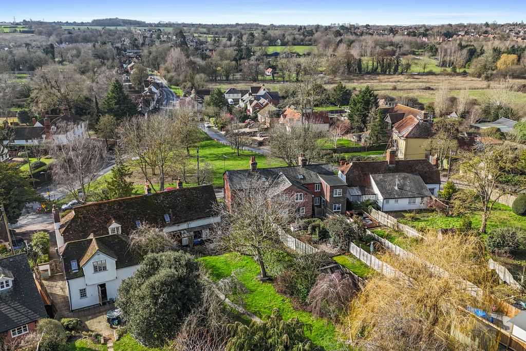 Property photo 2 of 38 Colnepark-Drone