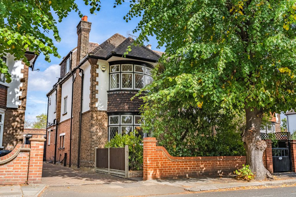 Property photo 1 of 52