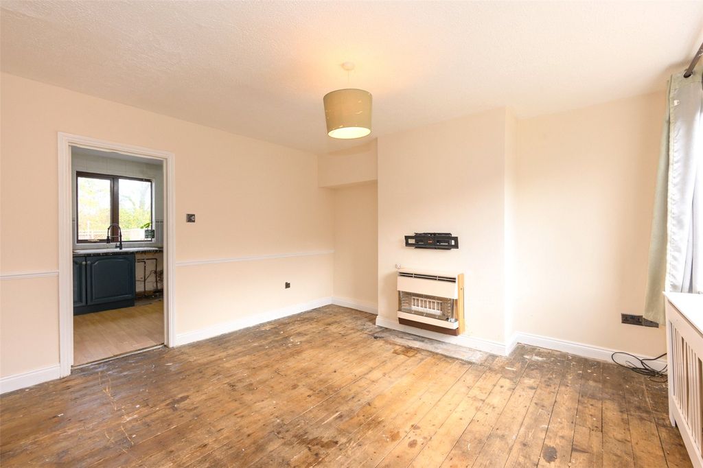 Property photo 3 of 10 Living Room