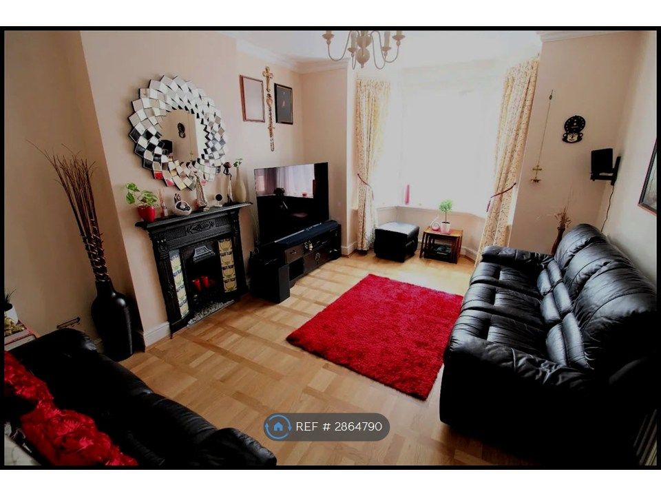 Property photo 1 of 14 Living Room