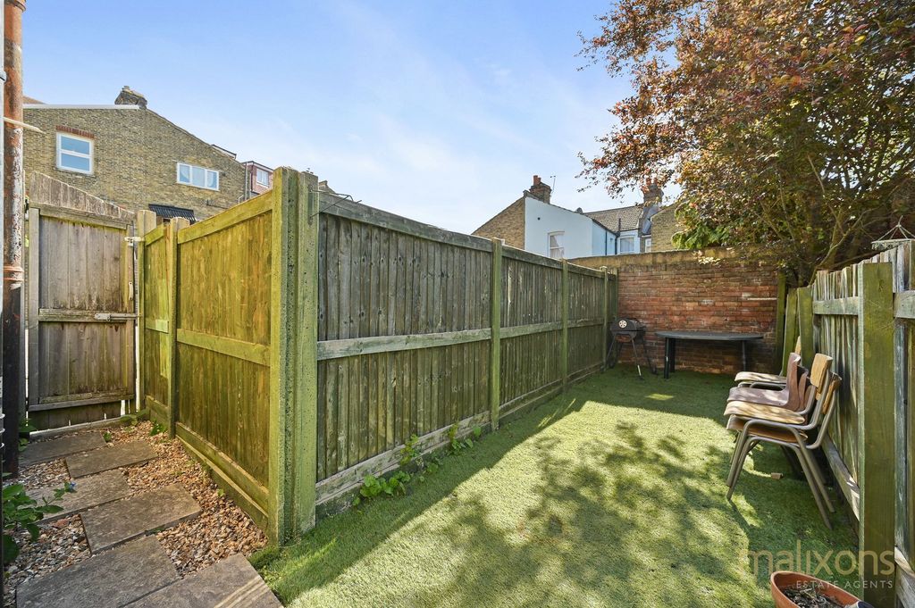 Property photo 3 of 11
