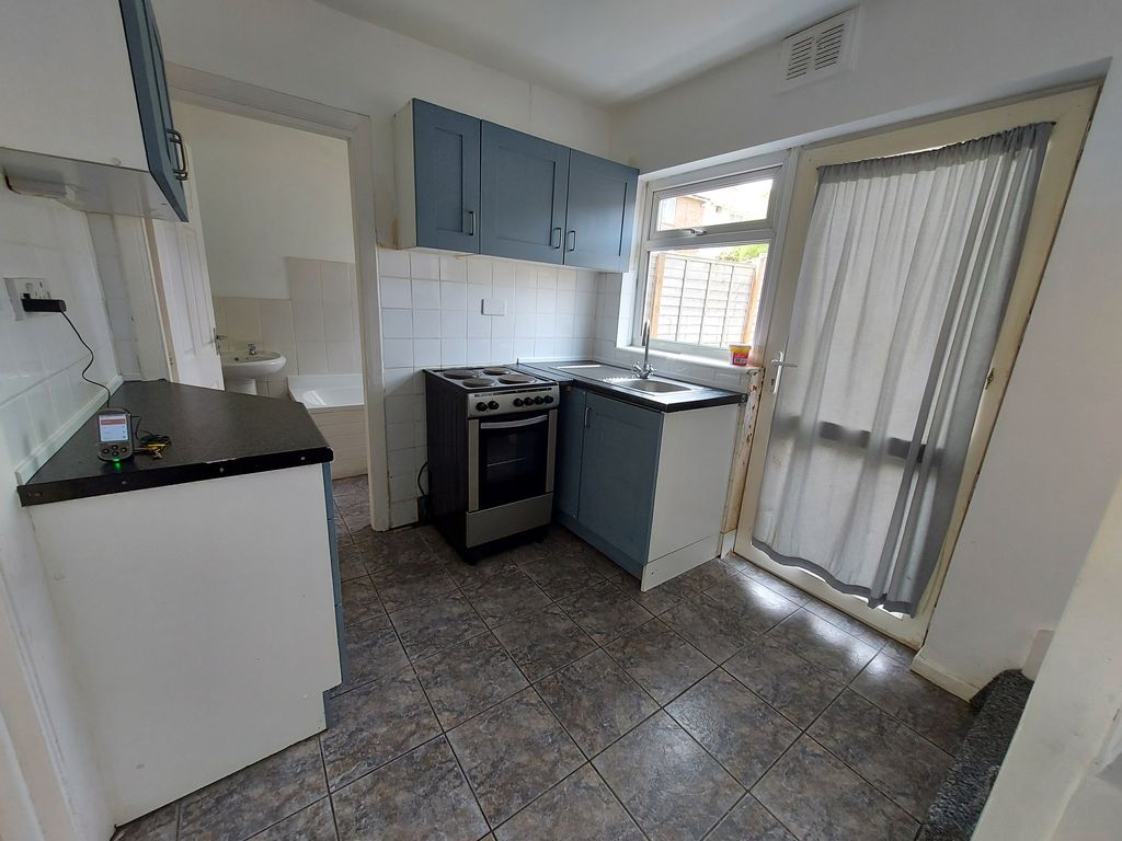 Property photo 3 of 8 Kitchen