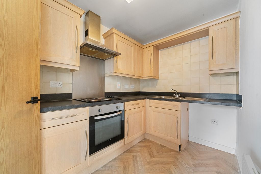 Property photo 3 of 19 Kitchen