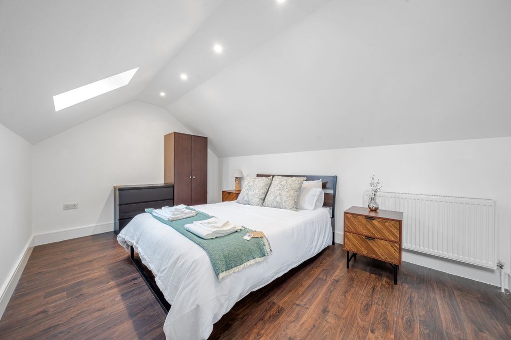 Property photo 3 of 11 1304969-5-683Eec5...