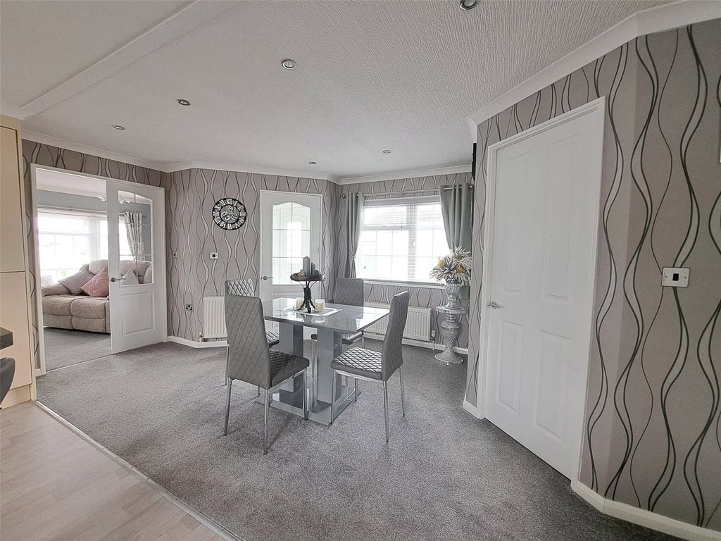 Property photo 2 of 36 Picture No. 25