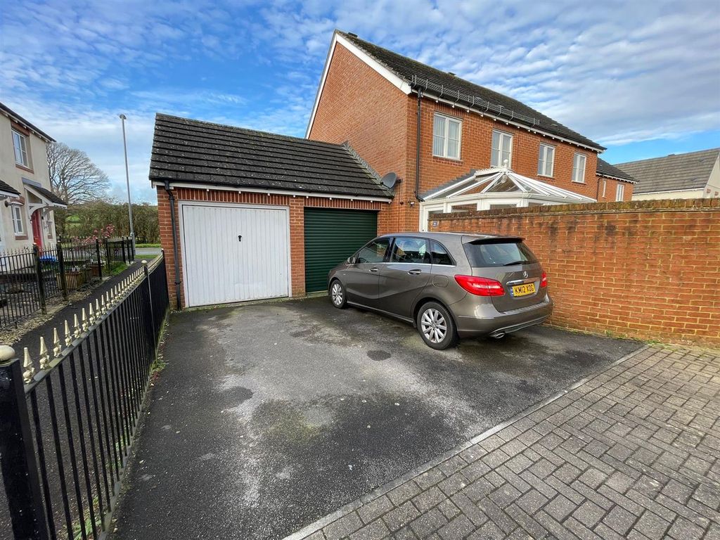 Property photo 3 of 12
