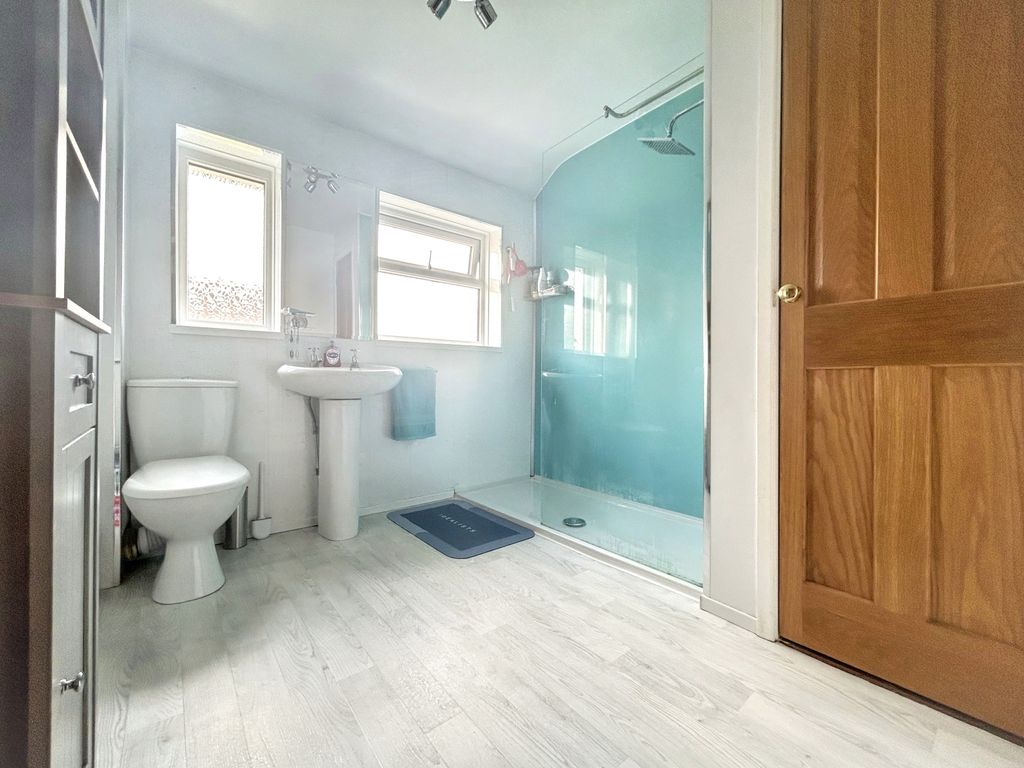 Property photo 3 of 14 Image00021