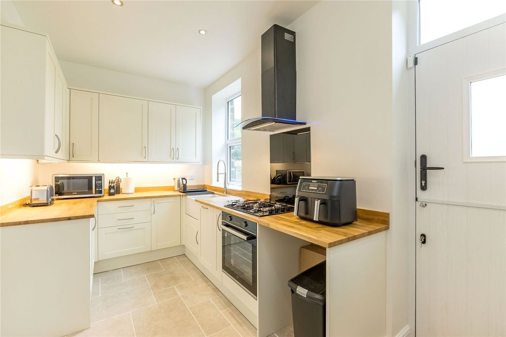 Property photo 3 of 17 Breakfast Kitchen