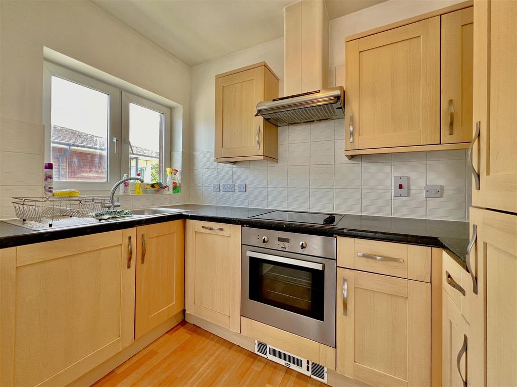 Property photo 2 of 8 Kitchen