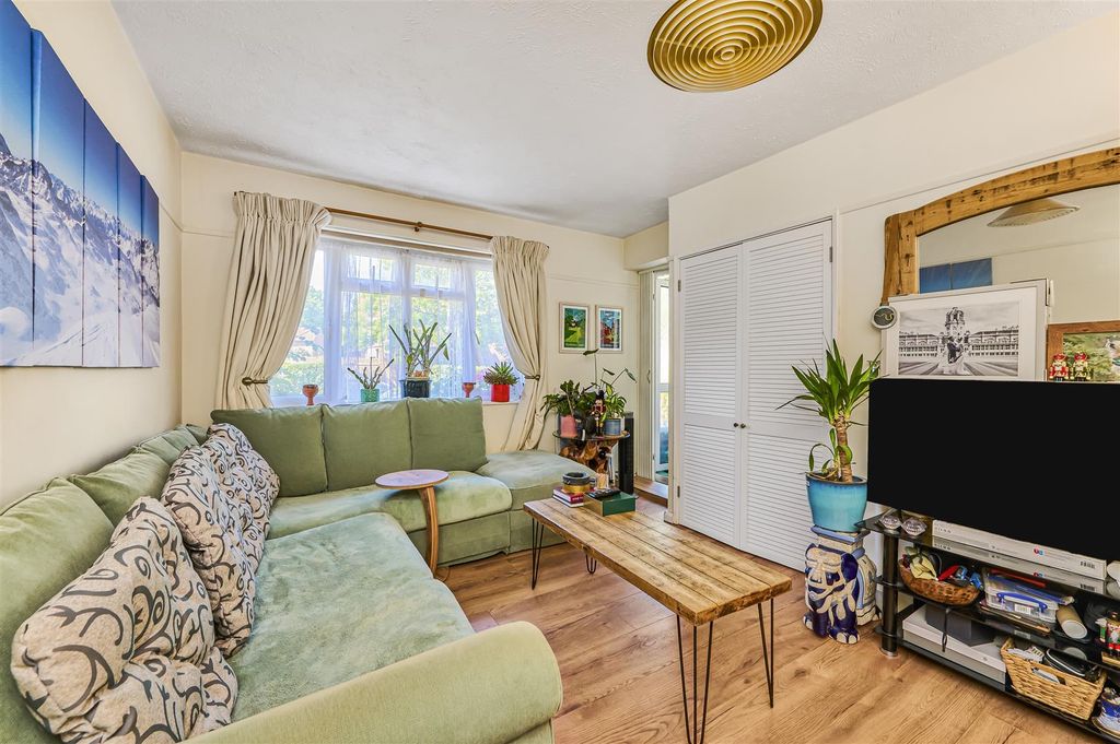 Property photo 2 of 18 Asr_-_Sycamore_Road__Sw19_4Tr_7.Jpg