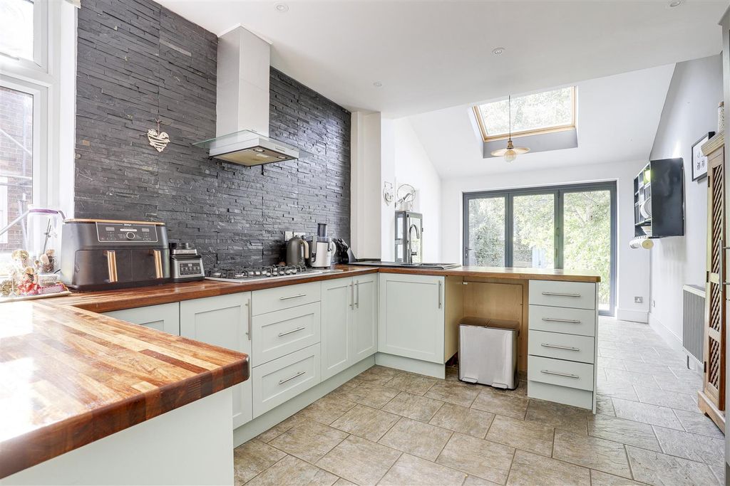 Property photo 3 of 25 10247.Jpg