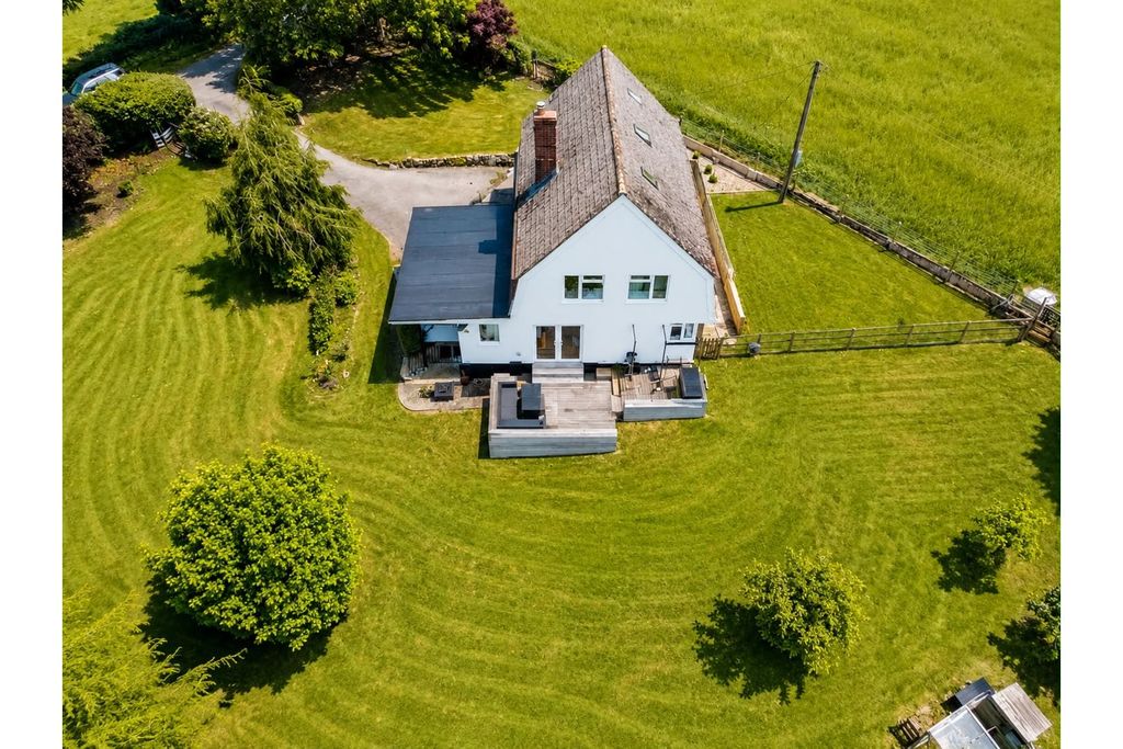 Property photo 3 of 27