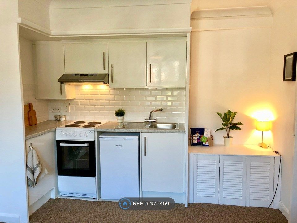 Property photo 2 of 8 Kitchen