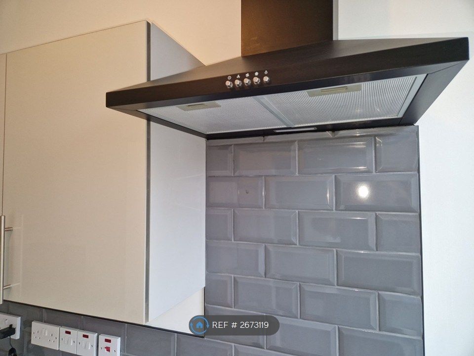 Property photo 3 of 15 Kitchen 1