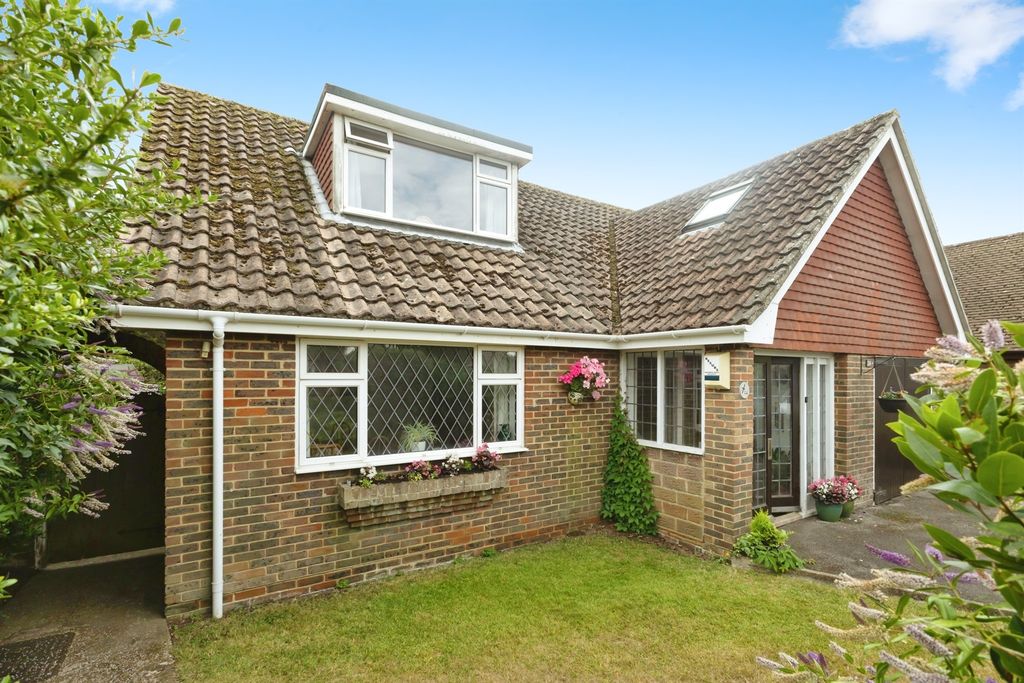 Property photo 2 of 28
