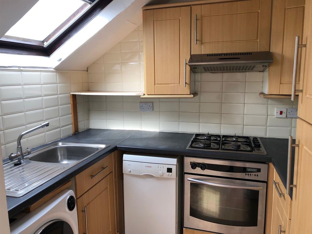 Property photo 2 of 7 Fitted Kitchen: