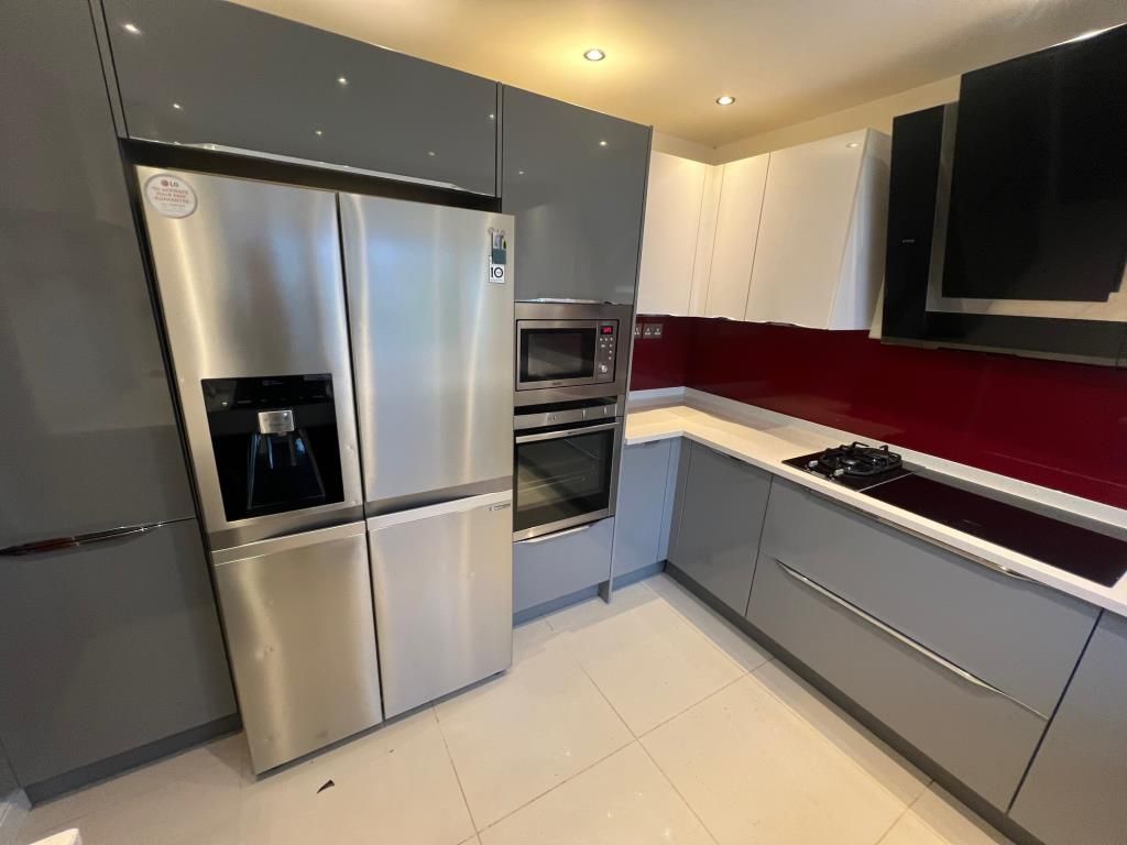 Property photo 3 of 14 Kitchen