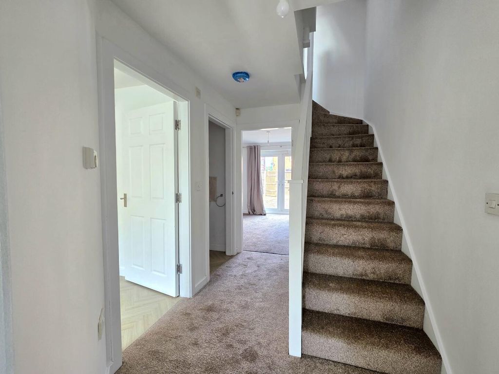 Property photo 2 of 19 Hallway