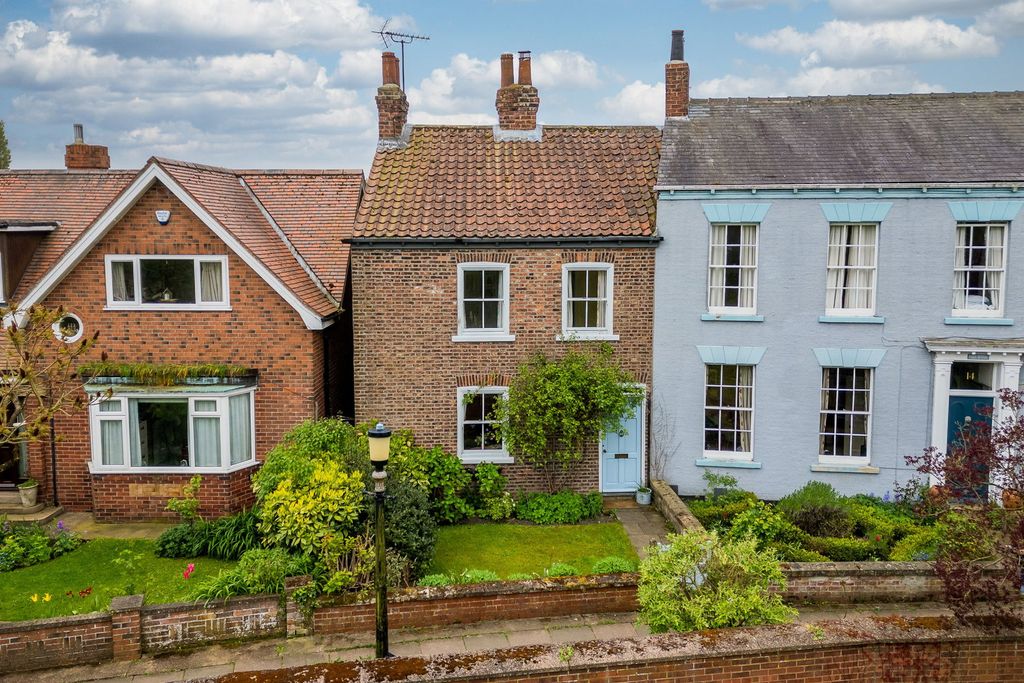 Property photo 1 of 37