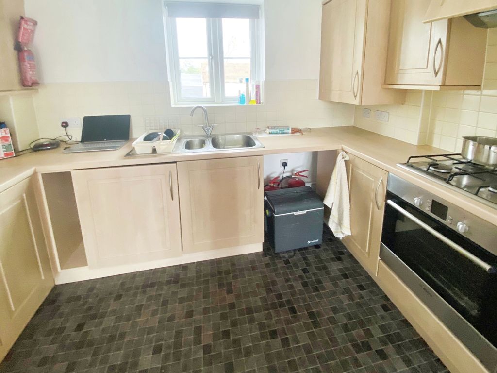 Property photo 3 of 6 Kitchen