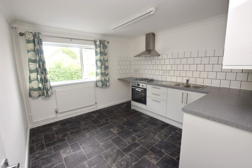 Property photo 2 of 7 Kitchen