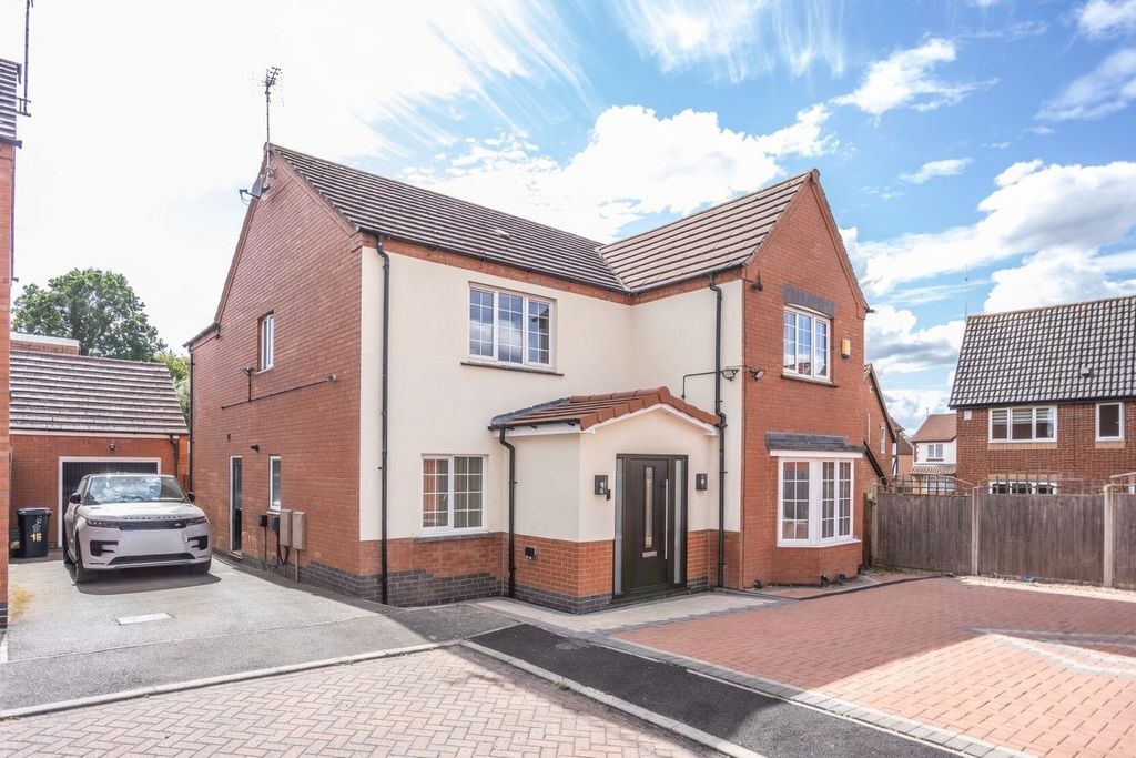 Property photo 1 of 32