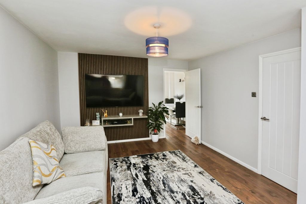 Property photo 3 of 13 Pbox-Img.Jpg