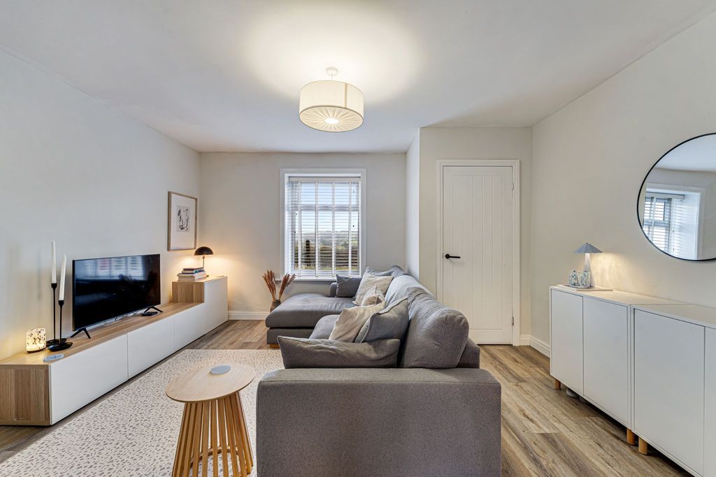 Property photo 3 of 37 Photograph 7