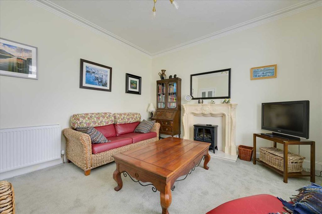 Property photo 3 of 28