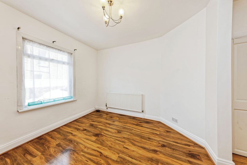 Property photo 3 of 20 Pbox-Img.Jpg