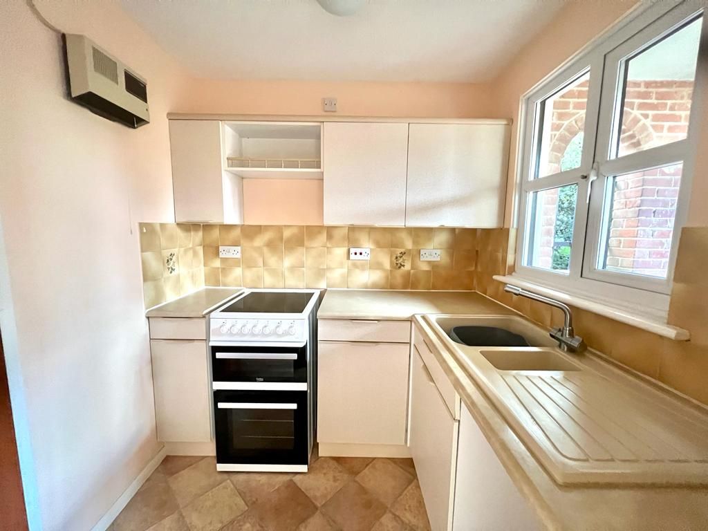 Property photo 2 of 7 Kitchen