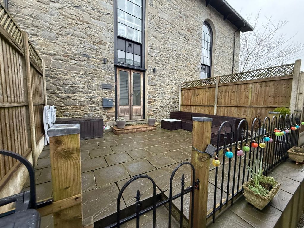 Property photo 2 of 25