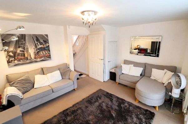 Property photo 3 of 13 Livingroom