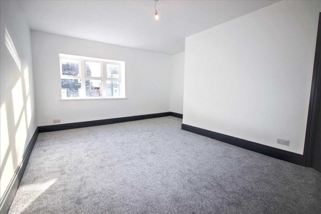 Property photo 3 of 8 Bedroom 1