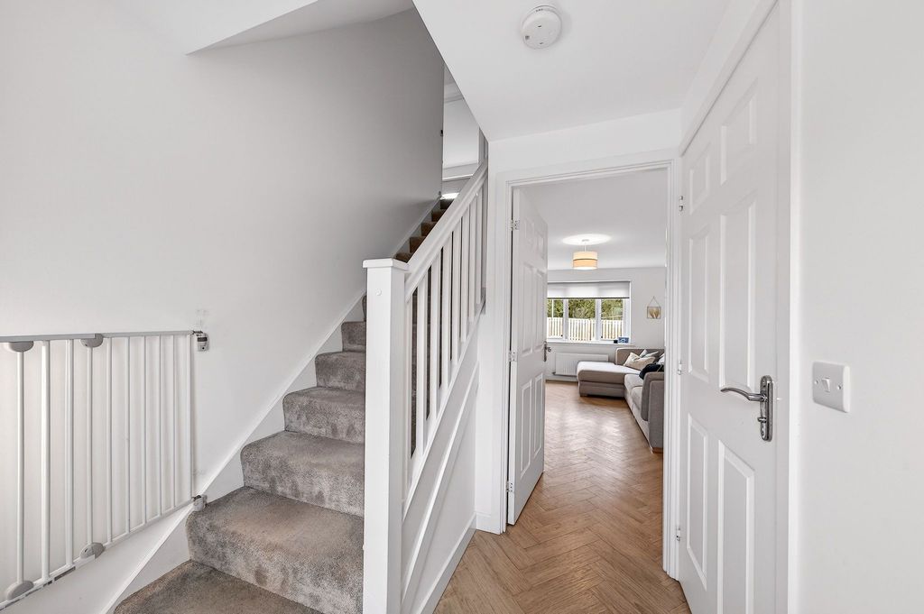 Property photo 3 of 34