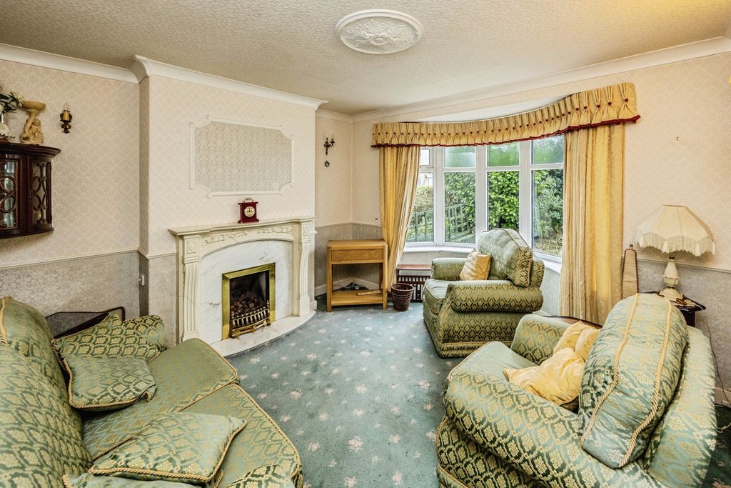 Property photo 2 of 20 Living Room