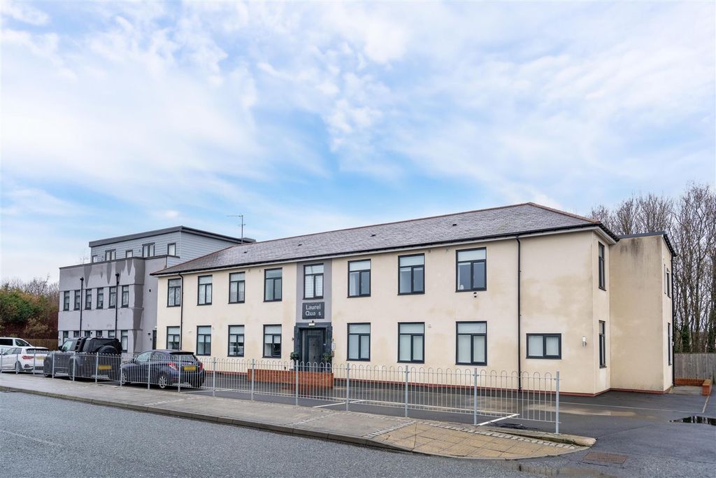 Property photo 1 of 8 External