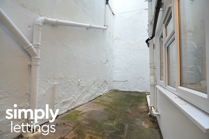 Property photo 3 of 12 Photo 7