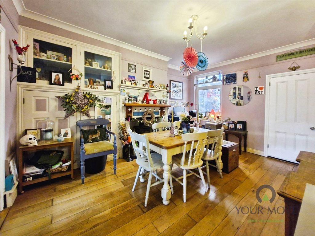 Property photo 3 of 19 Dining Room