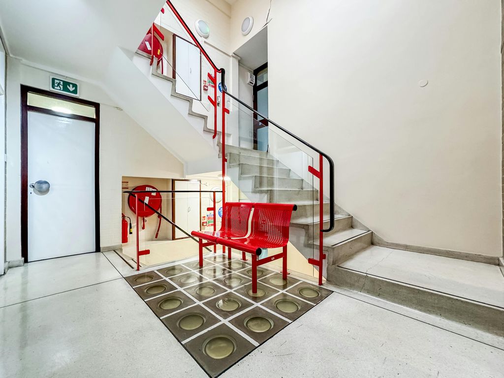 Property photo 3 of 39 Hille  Watford2.Jpg