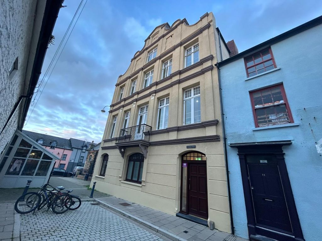 Property photo 1 of 9 4 Bed Student Property For Rent